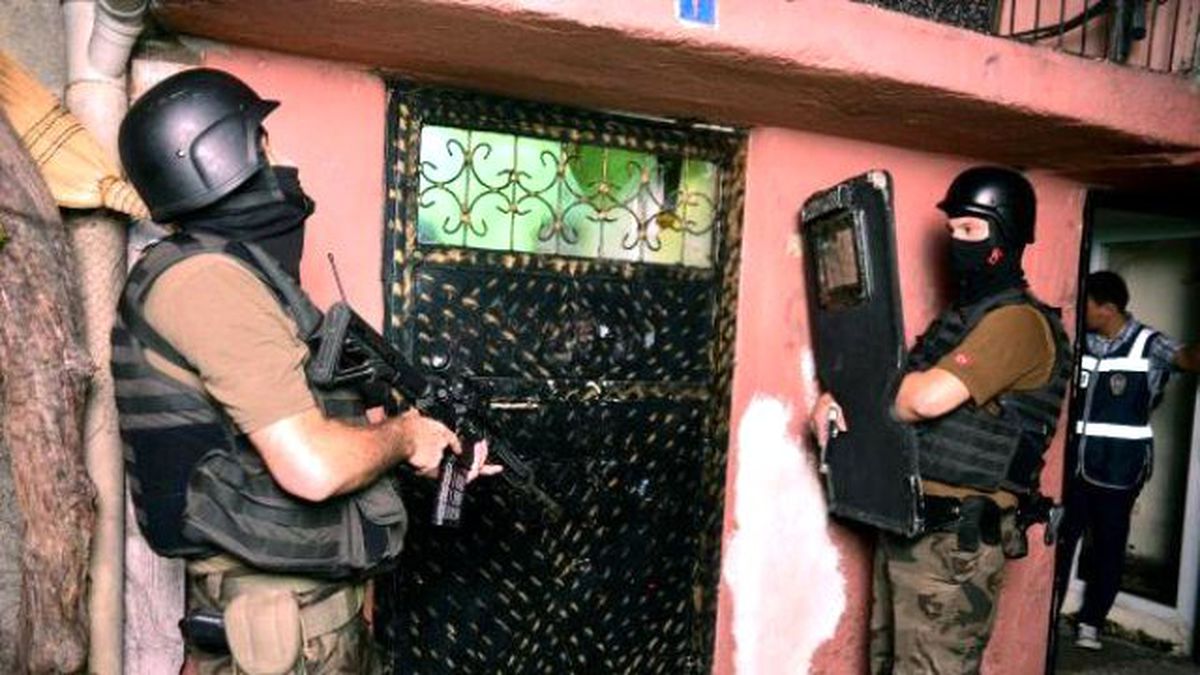 Adana'da Şafak Vakti Narkotik Operasyonu: 25 Gözaltı