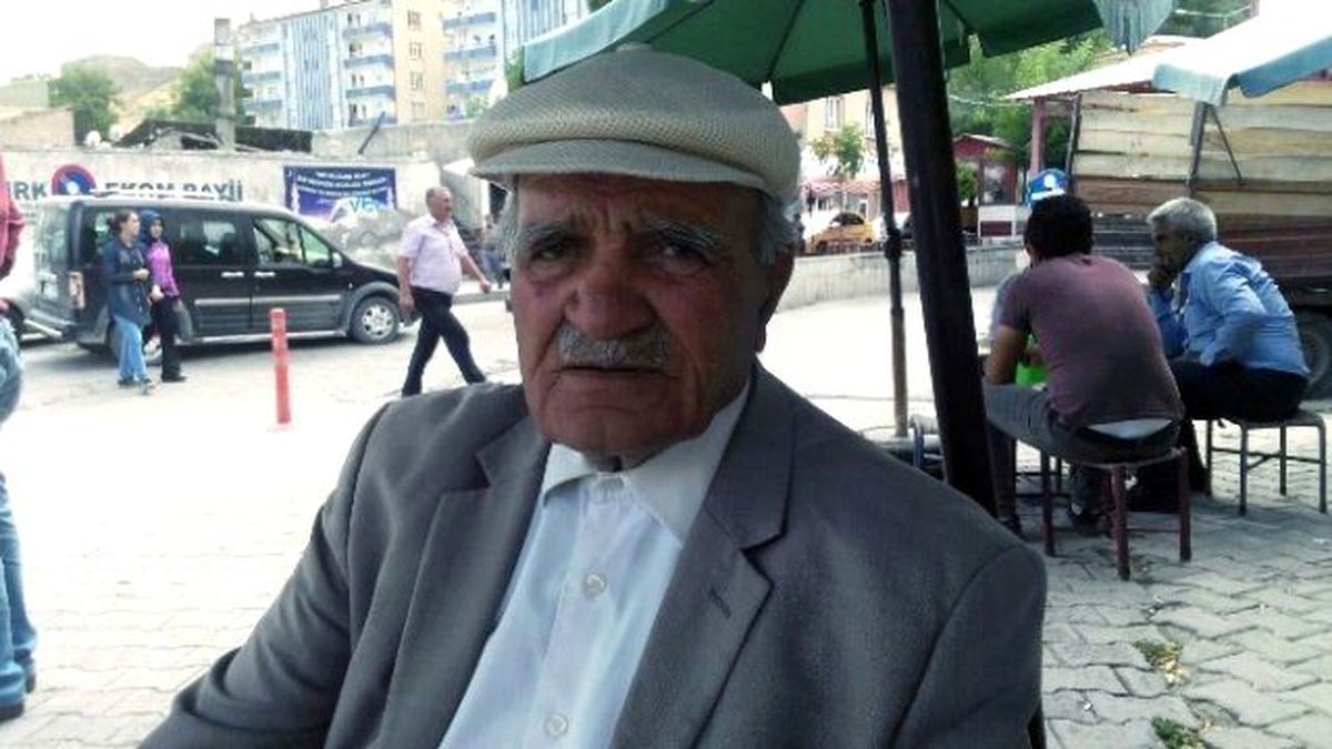 Babasından Aldığı Muhtarlık Mührünü 54 Yıldır Taşıyor