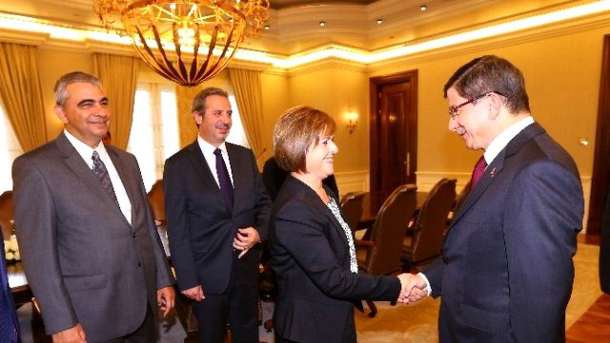 Başbakan Davutoğlu, KKTC Dışişleri Bakanı Çolak\'ı Kabul Etti