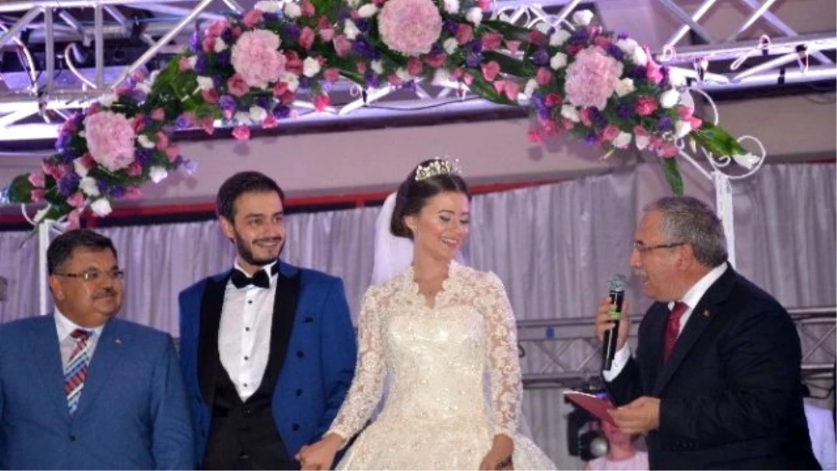 Bilecik Belediye Başkanı Selim Yağcı\'nın Düğünü En Çok Onlara Yaradı