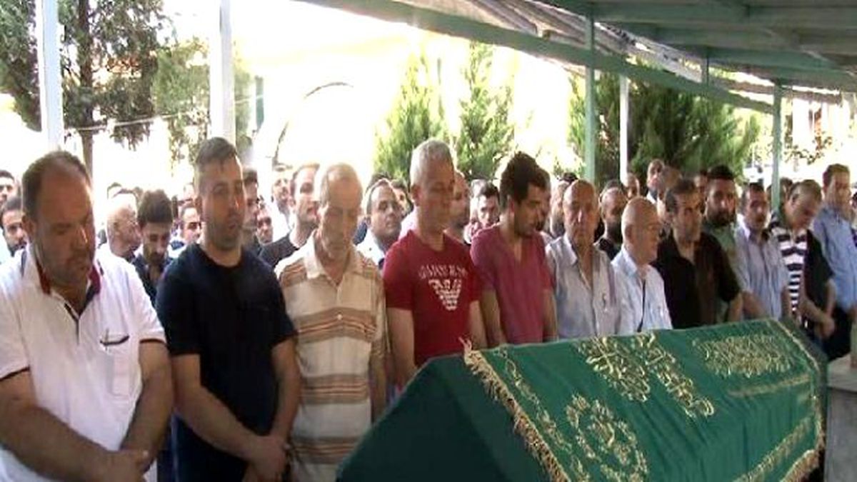 Düğünden 1 Gün Sonra Ölen Damat Toprağa Verildi