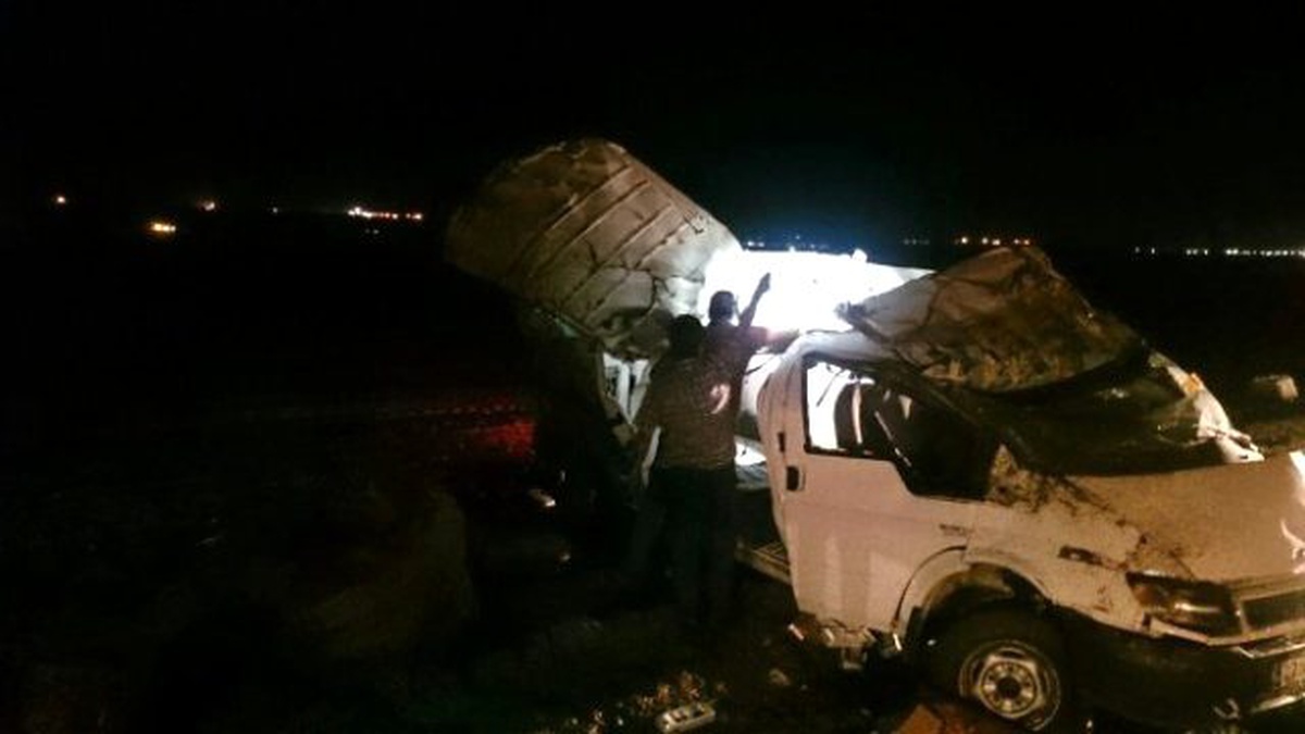 Dur\' İhtarına Uymayıp Kaza Yapan Araçtan 39 Bin 500 Paket Kaçak Sigara Ele Geçirildi