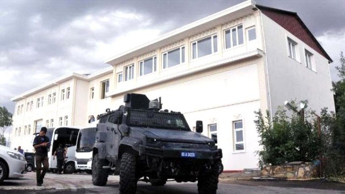 Edremit Belediyesi\'nde Polis Arama Yaptı