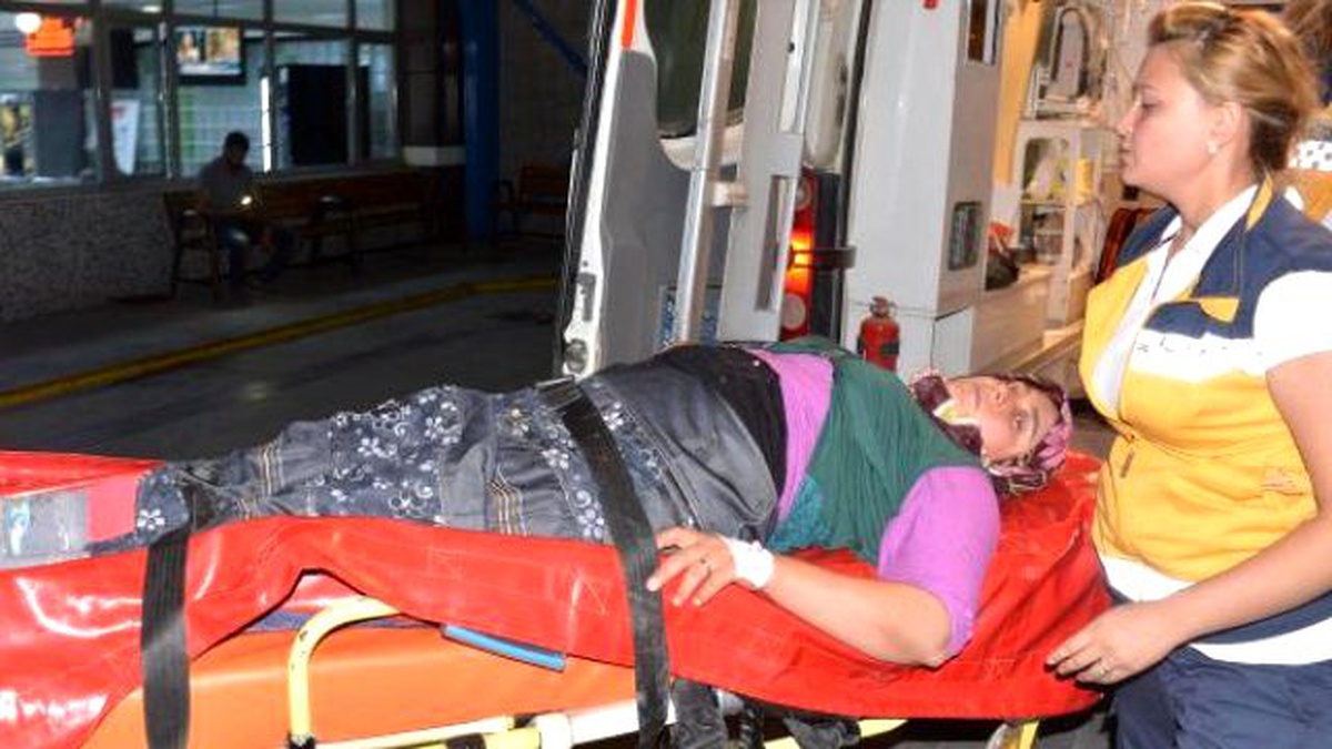 Eşiyle \'Aldatma\' İddiasıyla Tartışan Kadın Kendini Bıçakladı