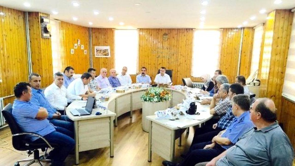 Her Pazartesi Önce Toplantı Sonra Dua
