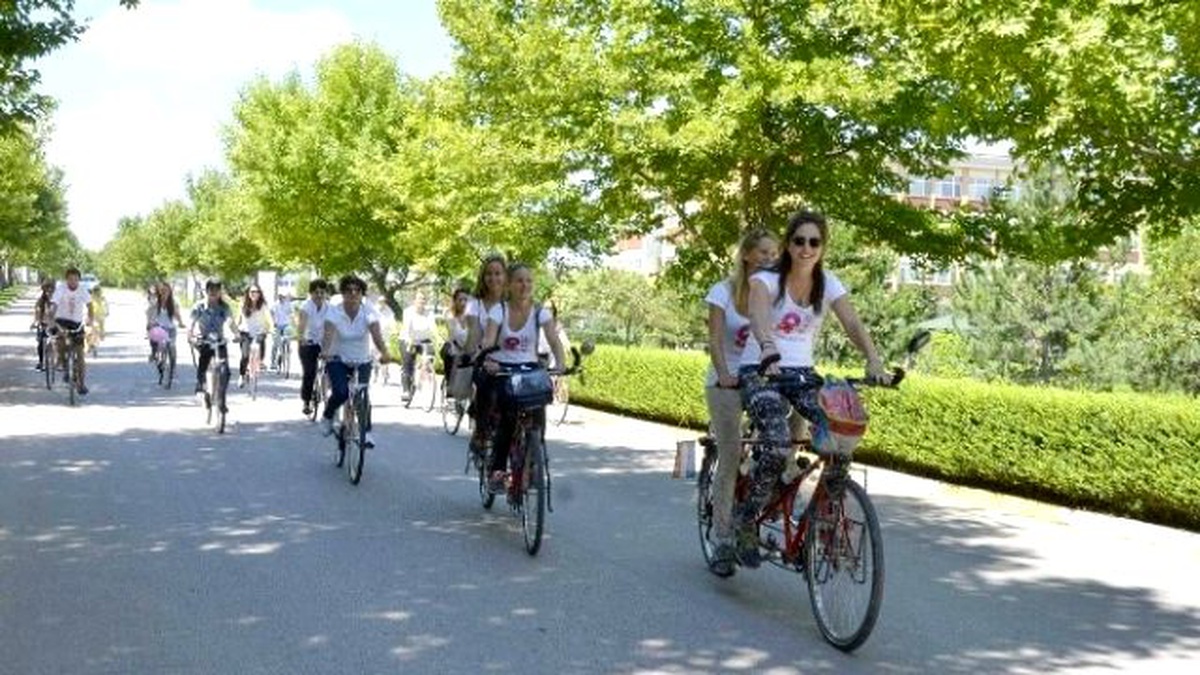 Kadın Hakları İçin Pedal Çeviren Hollandalı Bisikletçiler Esogü\'de