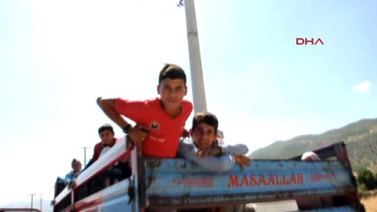 Kamyonet Kasasında Tarım İşçisi Taşıyanlar Engellendi