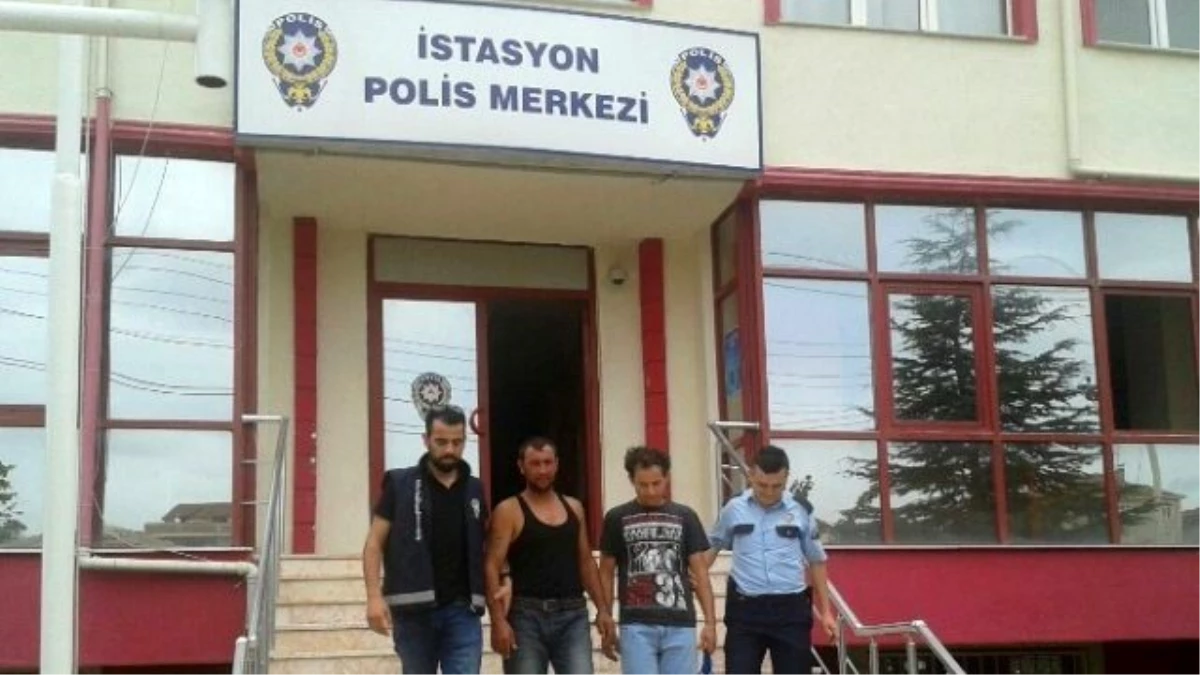 Kendilerini Polis Olarak Tanıtıp, Yaşlı Kadını Dolandırdılar