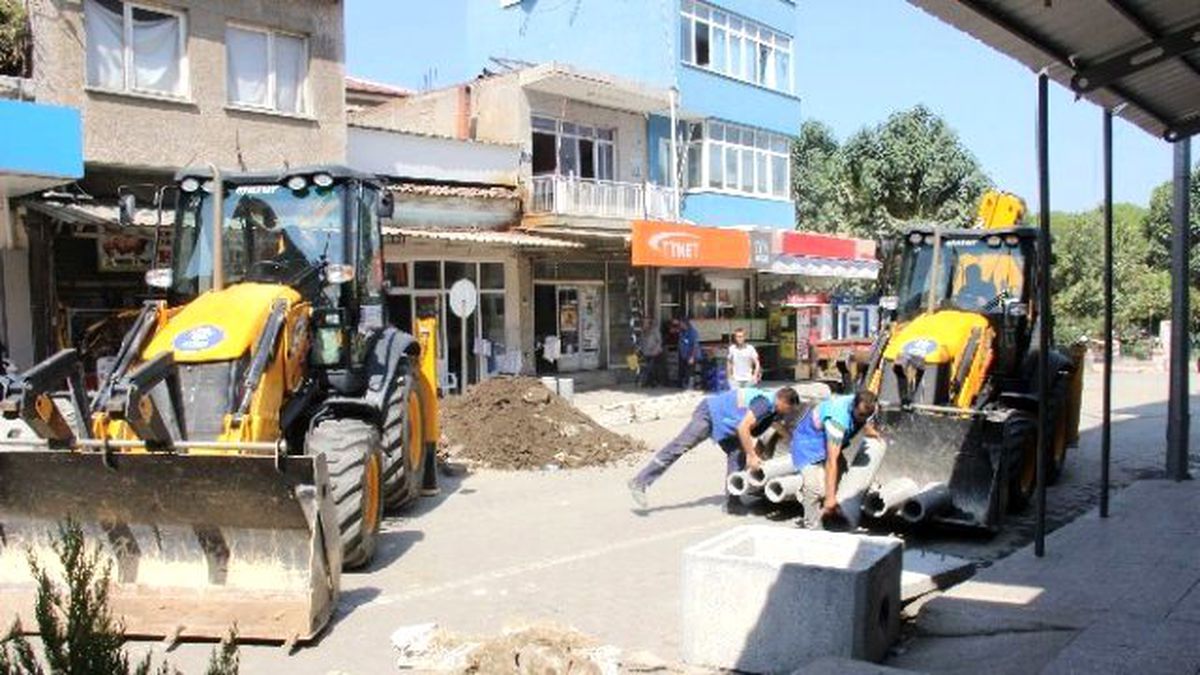 Koçarlı\'da Başlatılan Alt Yapı Hamlesi Tüm Hızıyla Sürüyor
