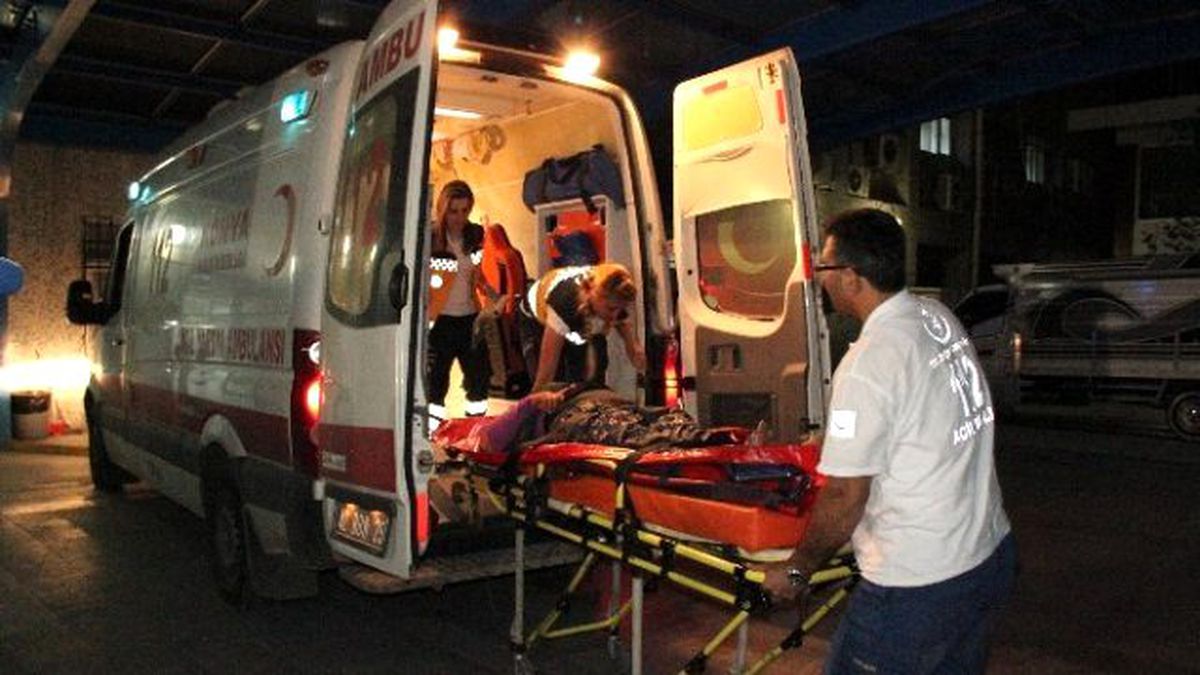 Kocasıyla Tartışıp Kendini Bıçakladı