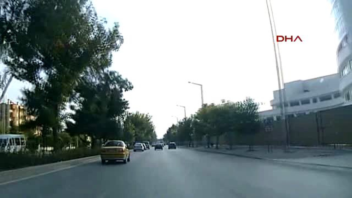 Konya Yolun Karşısına Geçerken Otomobil Çarptı