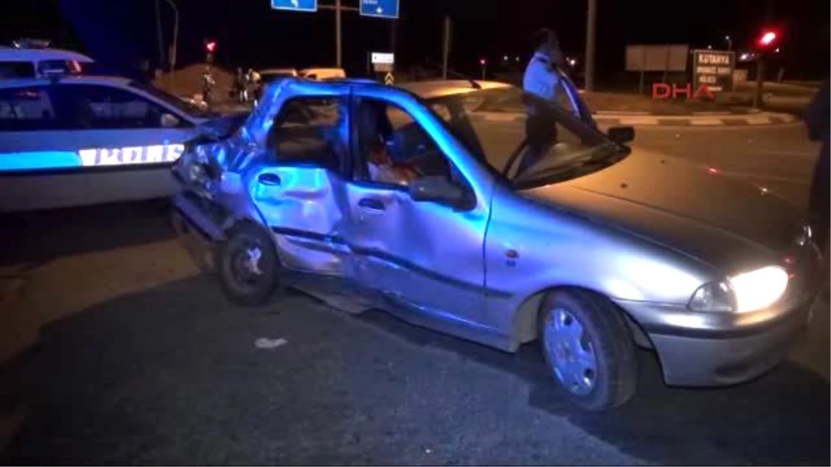 Kütahya Yolcu Otobüsünün Çarptığı Otomobilin Sürücüsü Öldü