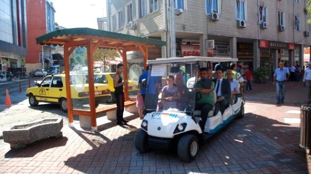 Mekik ve Golfbüs\'e Ahşap Bekleme Durakları Yapıldı