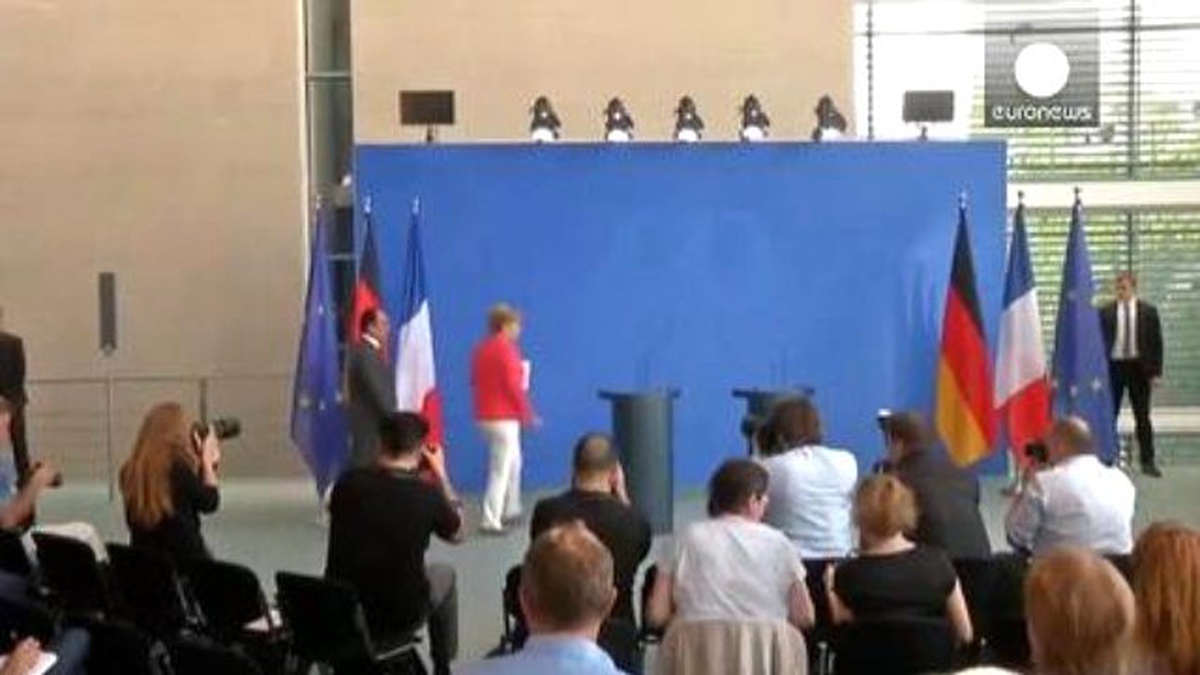 Merkel ve Hollande\'dan Irkçı Gösterilere Kınama