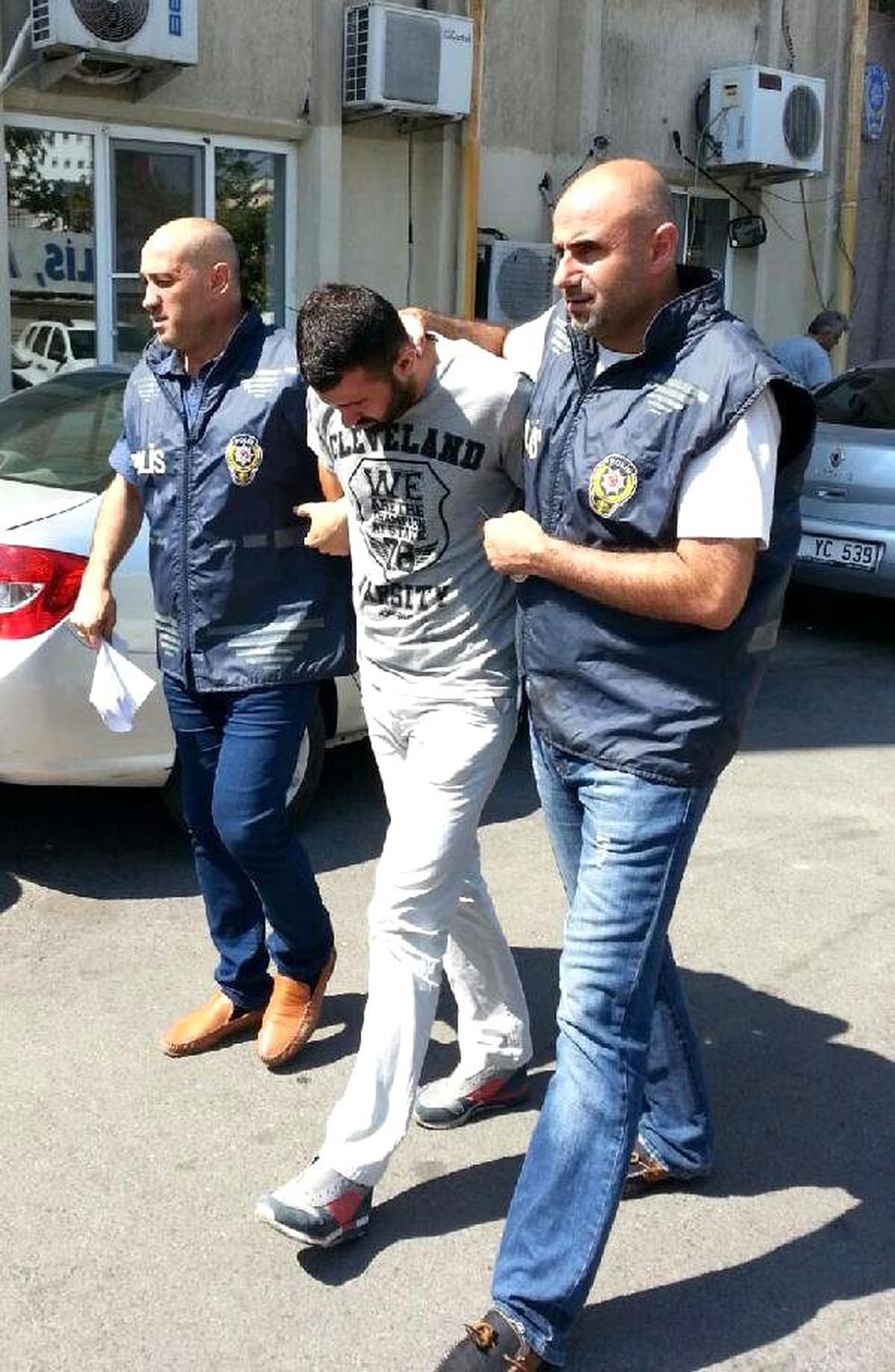 Polis Gibi Davranıp Suriyelilerin Parasını Almışlar