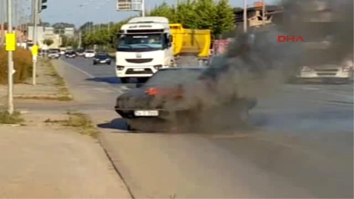 Sakarya Otomobilinde Yangın Tüpü Olmayınca Otomobilinin Yanışını İzledi