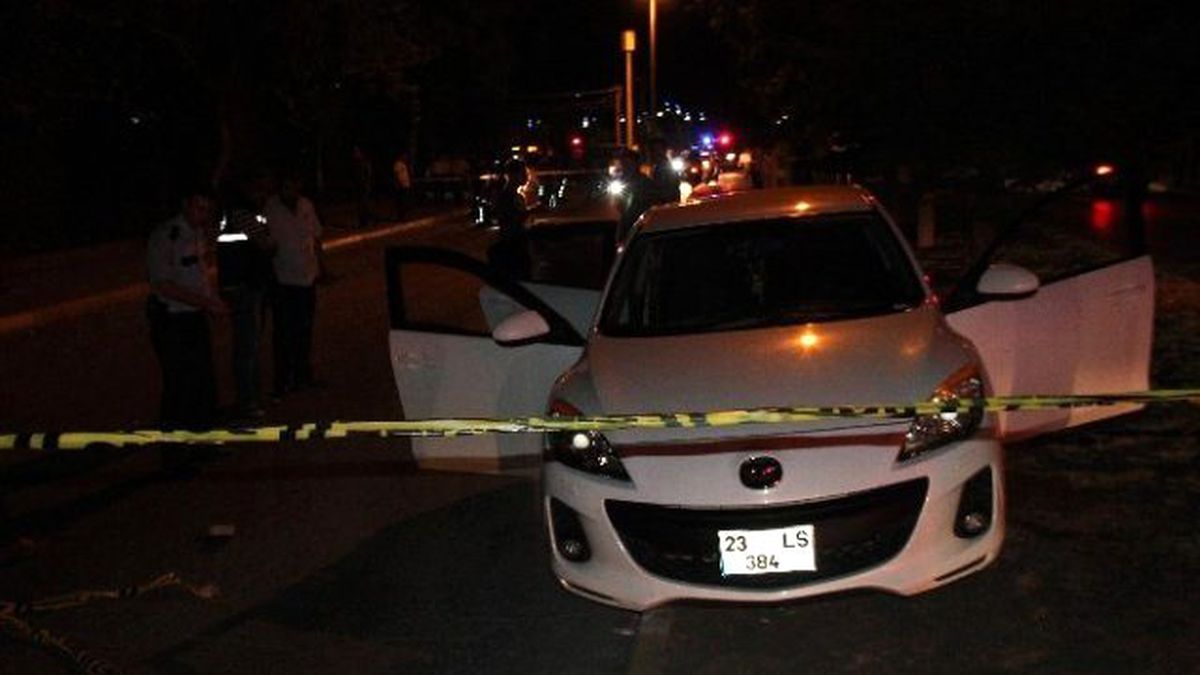 Seyir Halindeki Otomobil İçinde Silahlı Kavga: 3 Yaralı