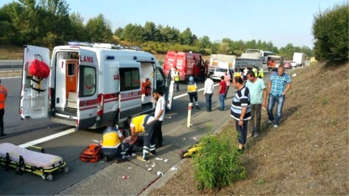 TEM Otoyolu\'nda Kaza: 2 Ölü, 2 Yaralı