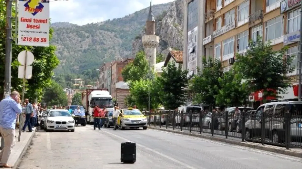 Yolun Ortasına Bırakılan Valiz Bomba Paniği Oluşturdu