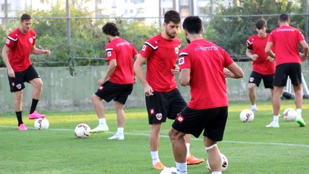 Adanaspor Oyuncusu Özdemir: "Hayatımda İlk Kez Kırmızı Kart Gördüm"