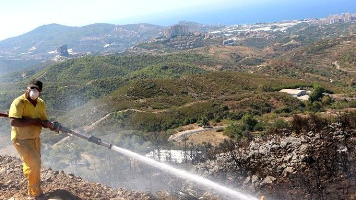 Alanya\'da Çöplük Yangını