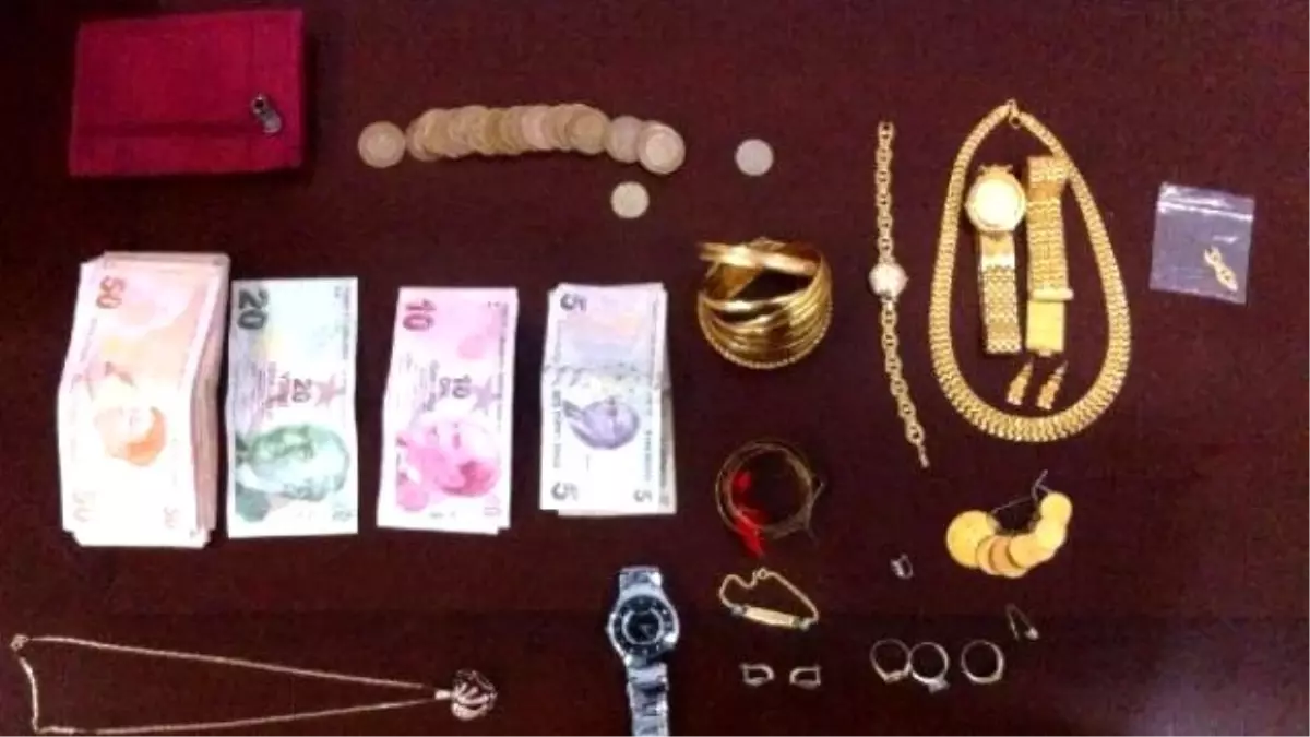 Amcasının Evini Soydu, Tatil Yaparken Yakalandı