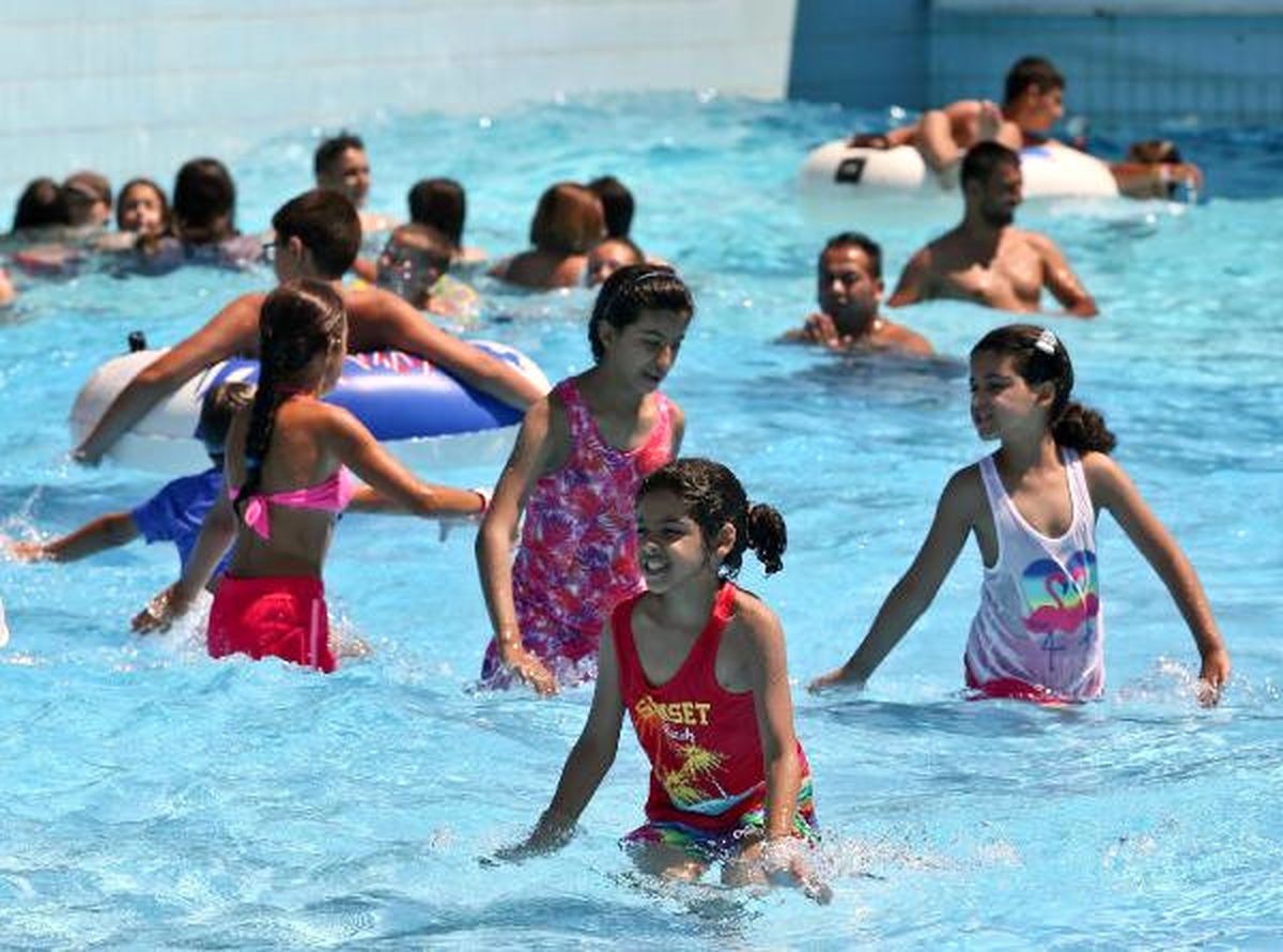 Antalya\'da Kuru Sıcak Yakıyor