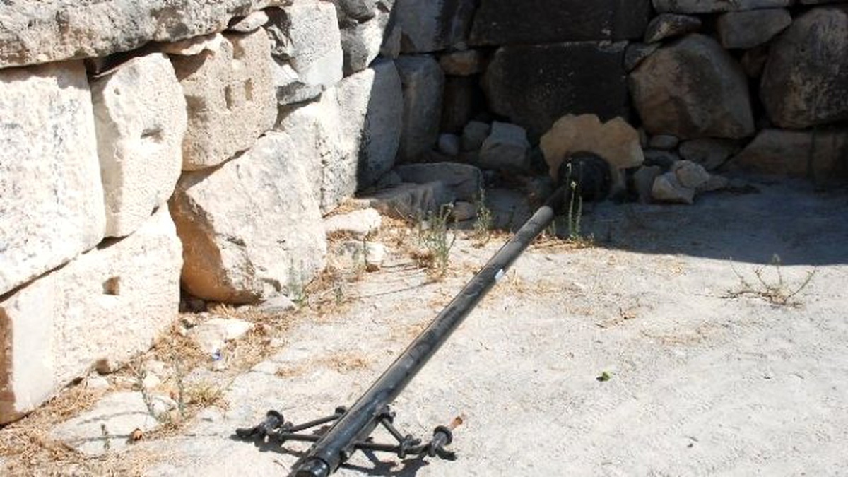 Apollon Tapınağı\'nı Aydınlatan Direkler Tahrip Edildi