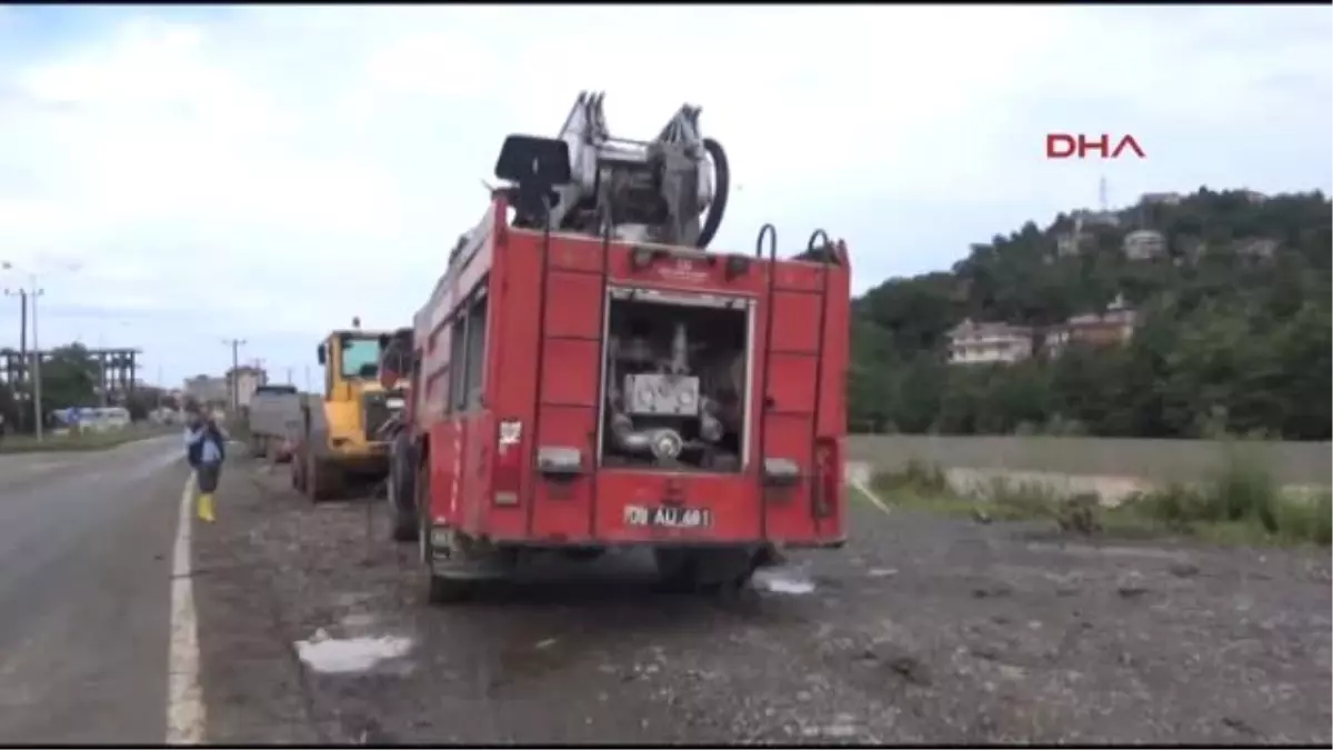 İtfaiye Kurtarmak İçin Aldı, Devrilince 4 Yaşındaki Taha Suda Kayboldu