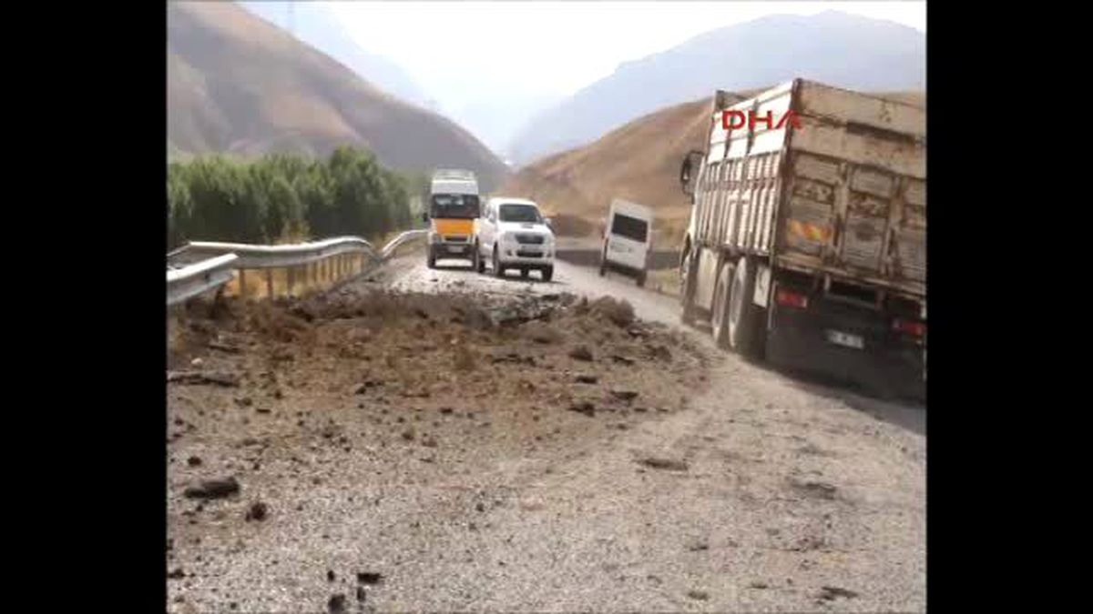 Başkale\'de Askeri Araca Mayınlı Saldırı