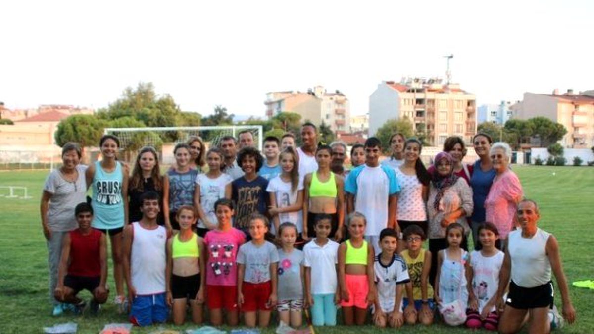 Burhaniye\'de Atletizm Yarışması