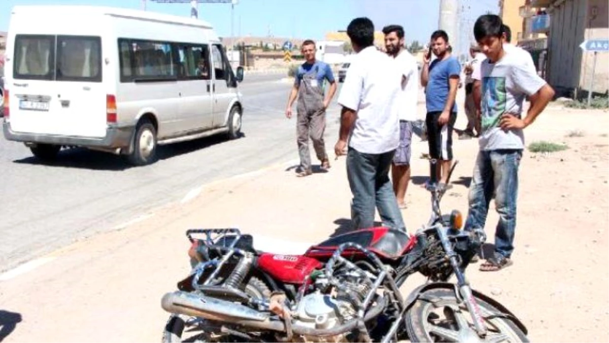 Ceylanpınar\'da Motosikletler Çarpıştı, Sürücüler Yaralandı