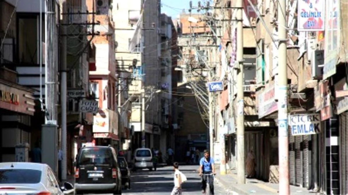 Diyarbakır\'da Kepenkler Kapandı