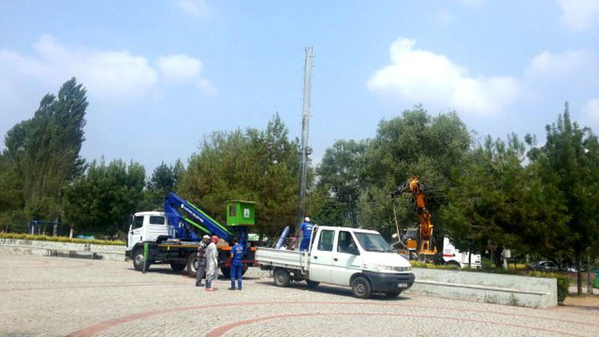 Eşme Sahili Aydınlatıldı
