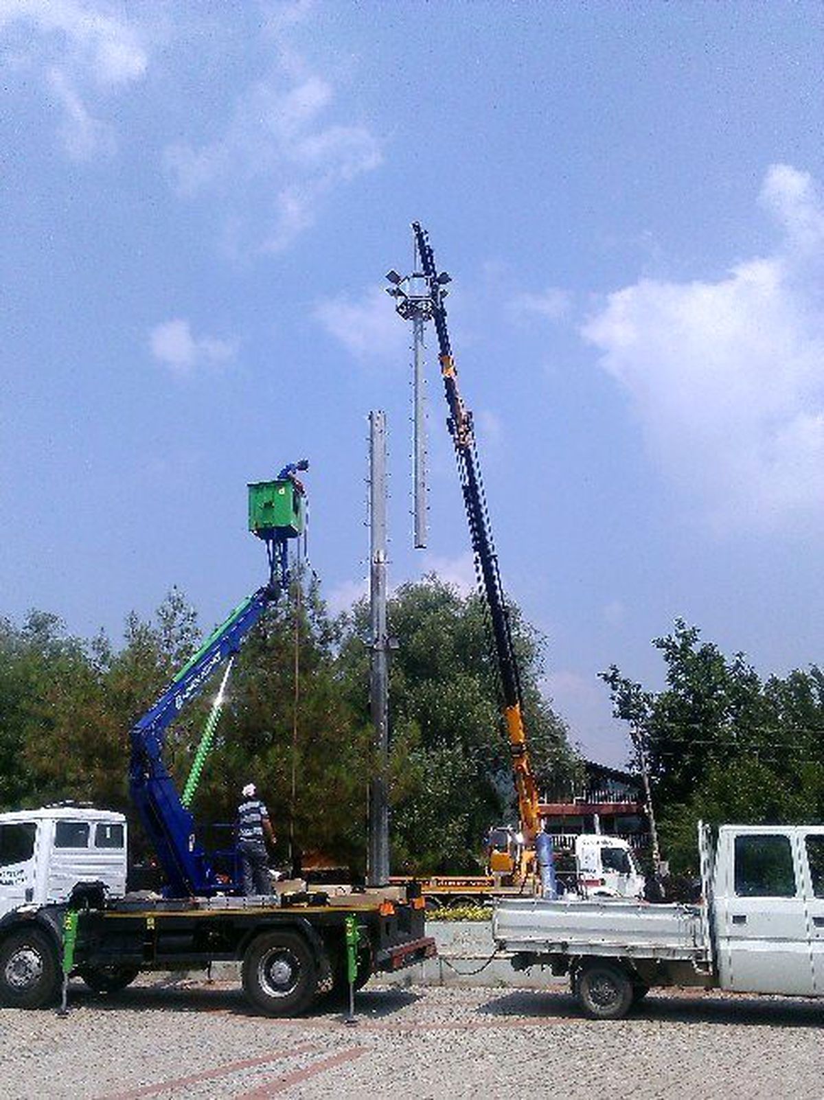 Eşme Sahili Aydınlatıldı