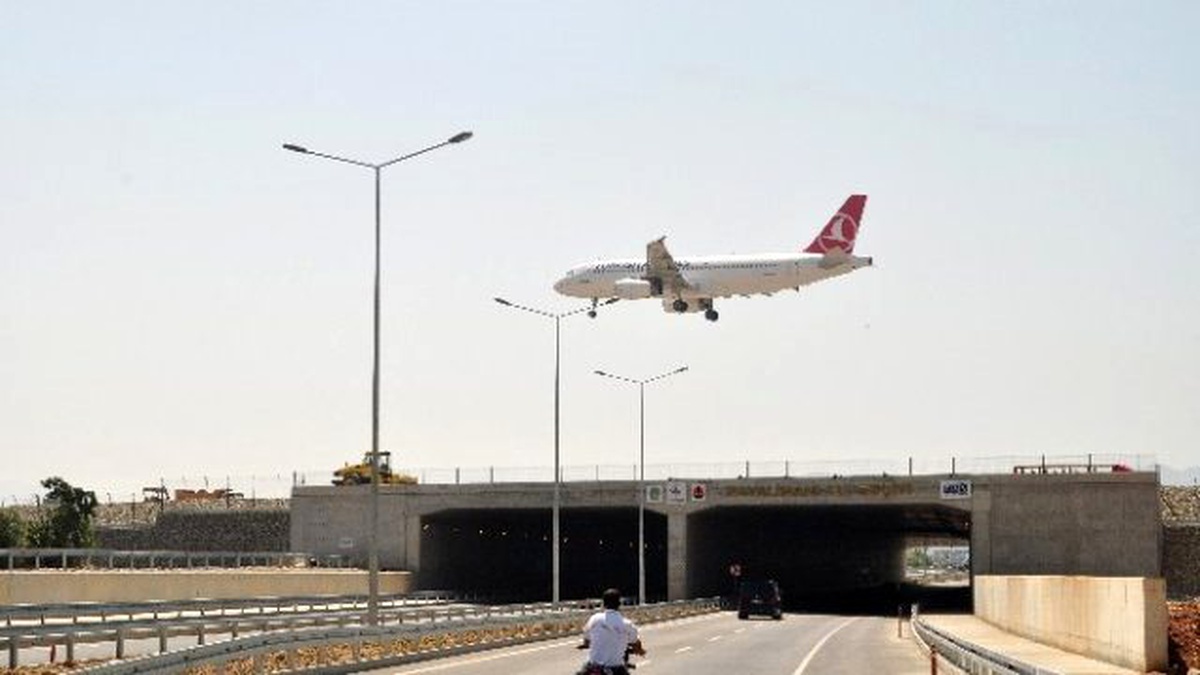 Gazipaşa Alanya Havalimanı\'nda Pist Uzatma Çalışması