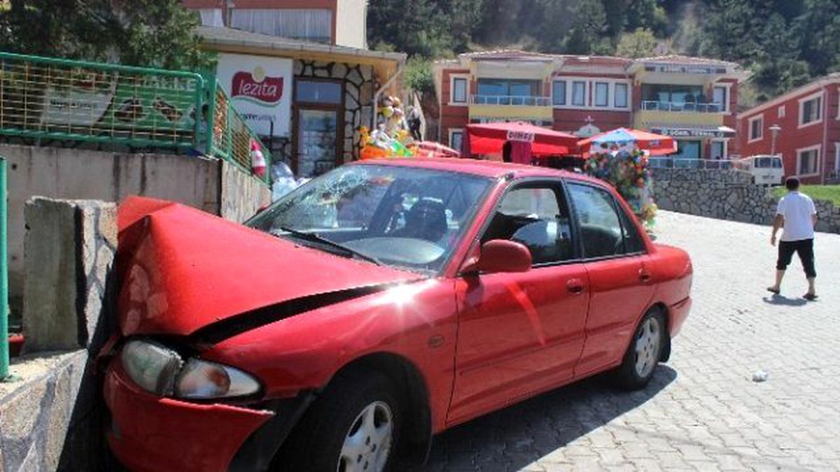 Göbel Termal Tesislerinde Trafik Kazası: 2 Yaralı