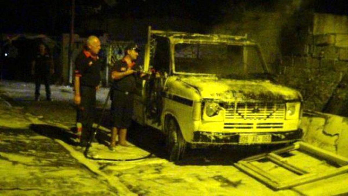 Hasımlarının Ev, Otomobil ve Kamyonetini Kundakladılar