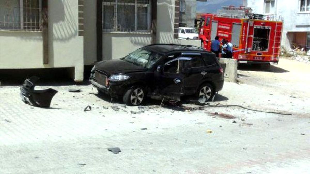 Hatay\'daki Öso Komutanı, Aracına Yerleştirilen Bombanın Patlamasıyla Yaralandı-Yeniden
