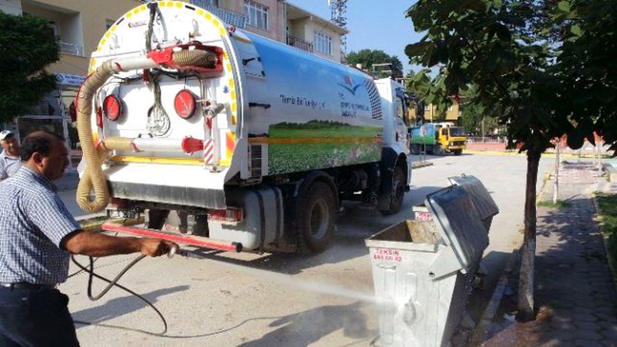 İnönü\'ndeki Çöp Konteynerleri Dezenfekte Ediliyor