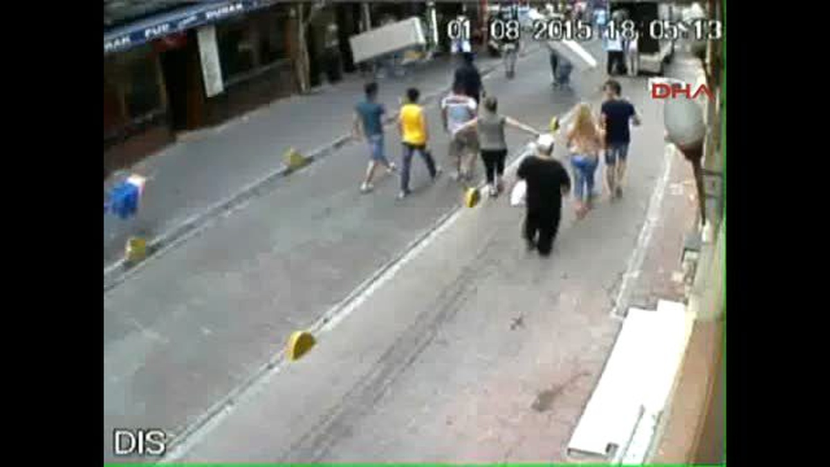 İşte İrlandalı Turist ile Esnafın Kavgası... 2-