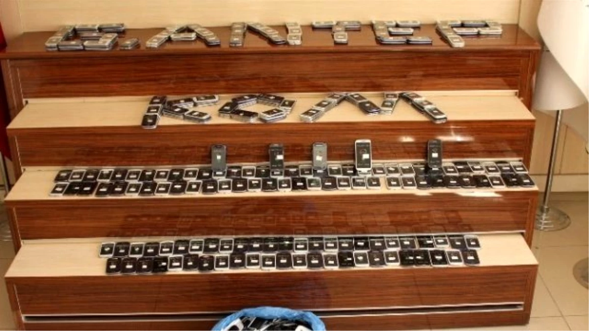 Gaziantep\'te Bin Tane Kaçak Cep Telefonu Ele Geçirildi