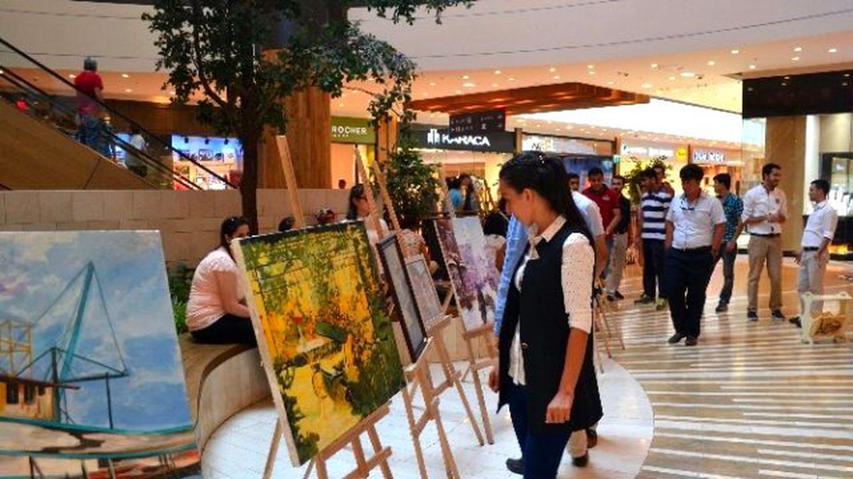 Kahramanmaraş Piazza "Karma Resim Sergisi" ile Sanatseverlere Kapılarını Açtı
