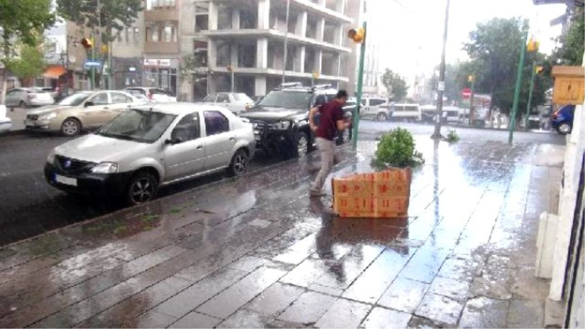 Kars\'ta Belediye Halkı Kuvvetli Yağış Nedeniyle Uyardı