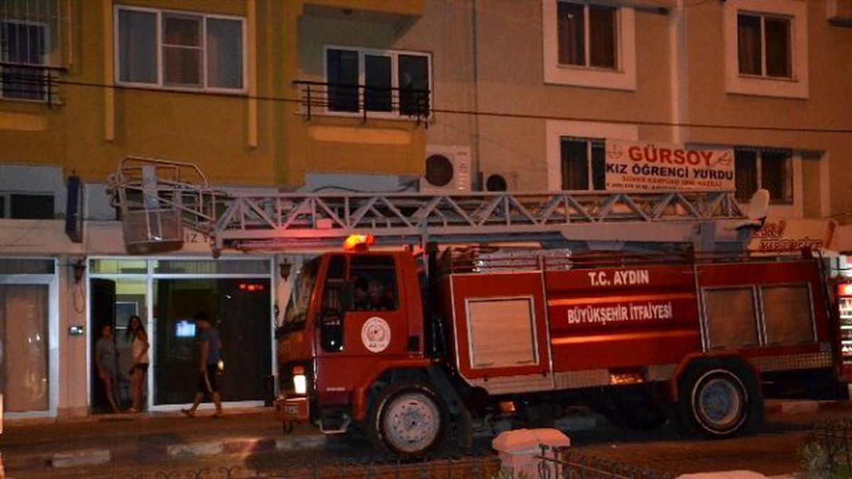 Kız Yurdundaki Yangın Paniği Yol Açtı