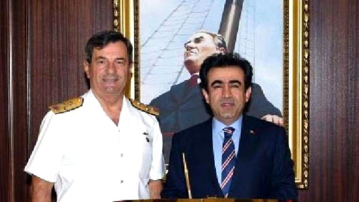 Kocaeli Valisi\'nden Donanma Komutanı\'na Kutlama Ziyareti