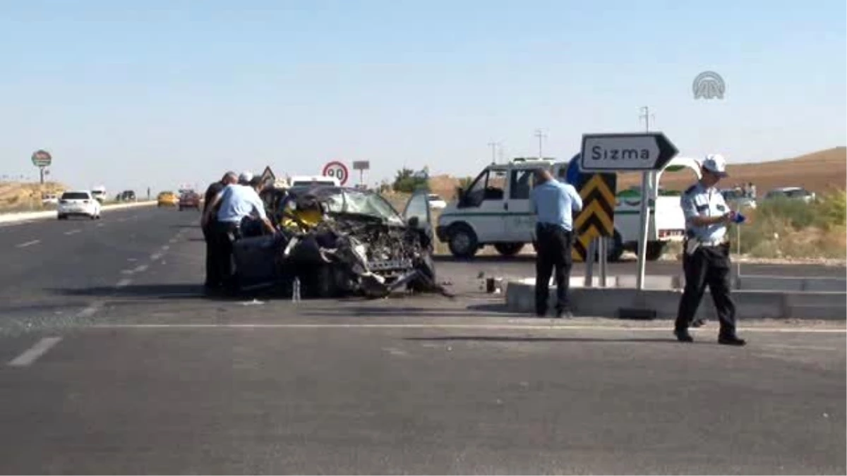 Konya\'da Otomobille Traktör Çarpıştı: 1 Ölü, 2 Yaralı