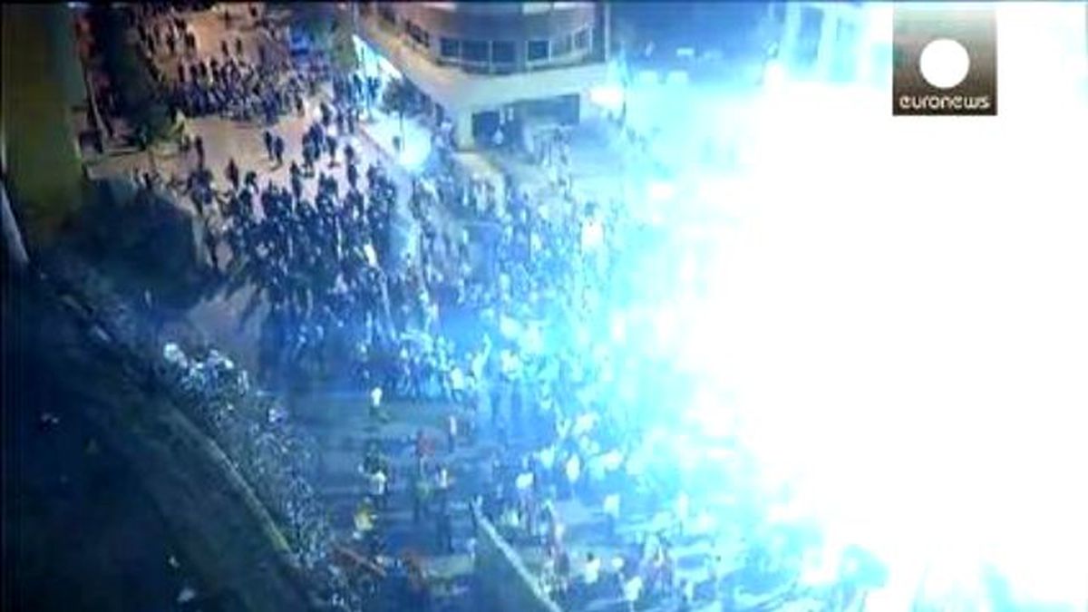 Lübnan Çöp Protestolarına Karşı Dev Duvar Ördü