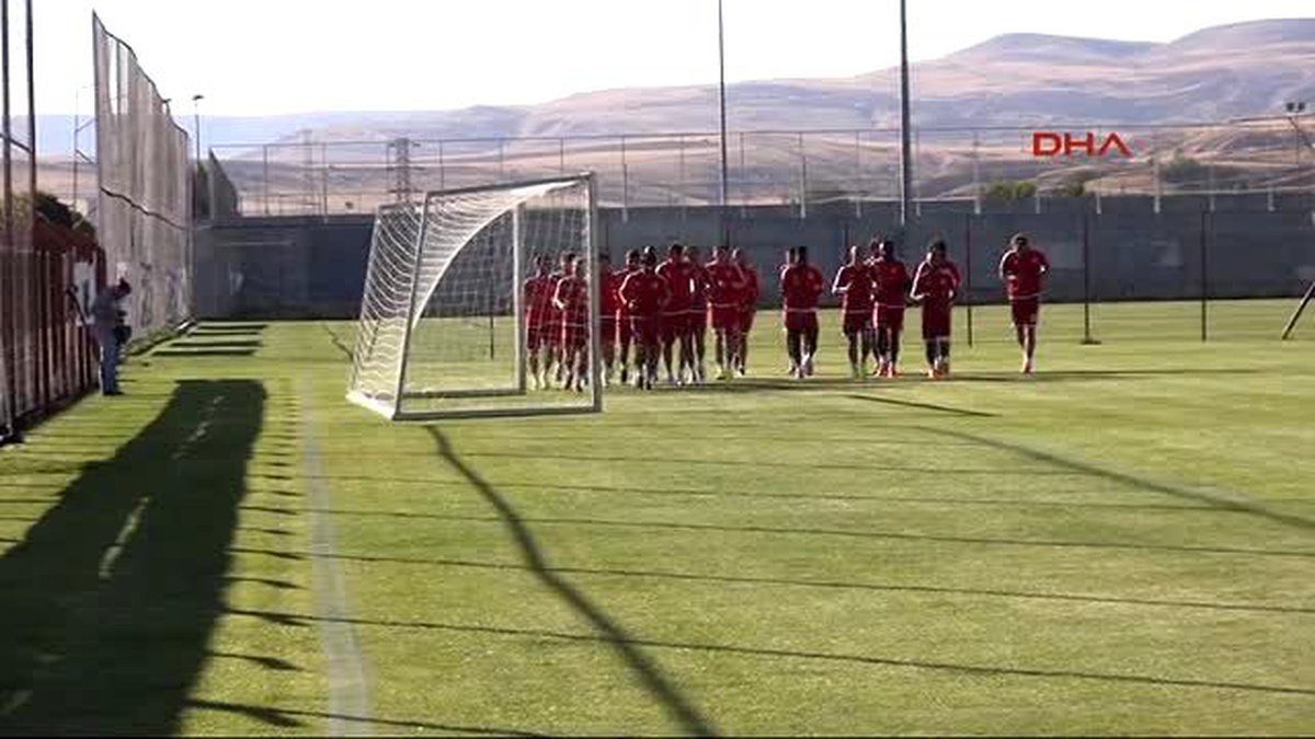 Medicana Sivasspor Teknik Direktörü Yalçın Maçı Kendimiz Hediye Ettik