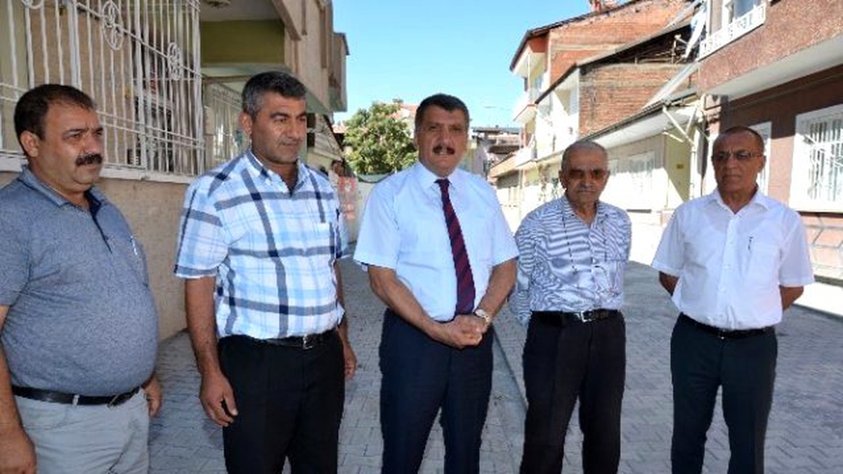 Niyazi Mahallesi\'nde Kaldırım ve Yol Çalışması